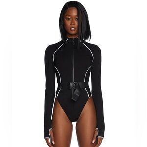 HASHTAG EXECUTIVE SUITE REFLECTIVE BODYSUIT
POSTER GRL XS